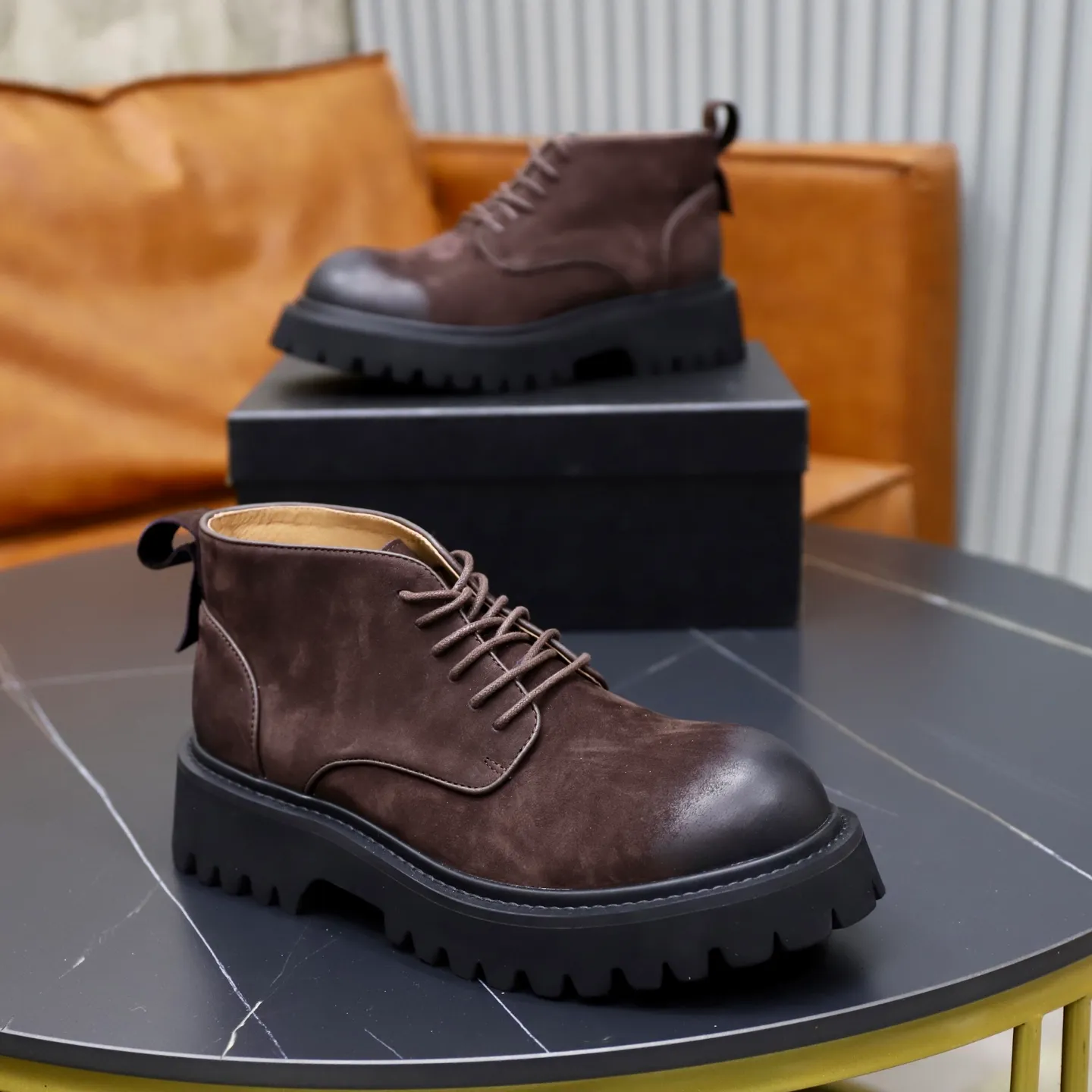Men's shoes: 580💰🙅‍♂️🙅‍♂️🙅‍♂️ Brand: PRADA Standard code: 38-44 (45 customized) Grade: Same as the official website Material: Original high-grade high-mercerized light Comfortable and breathable pigskin lining Non-slip soft wear-resistant outsole Style category: Men's fashionable casual boots Distinguished luxury brand elements Top luxury Color: actual picture color